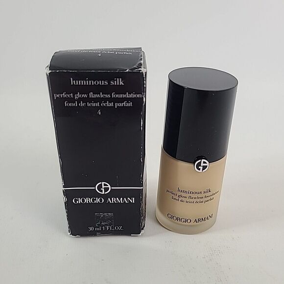 Giorgio Armani Luminous Silk Perfect Glow Flawless Foundation 4 Light Golden 1oz - Picture 1 of 4